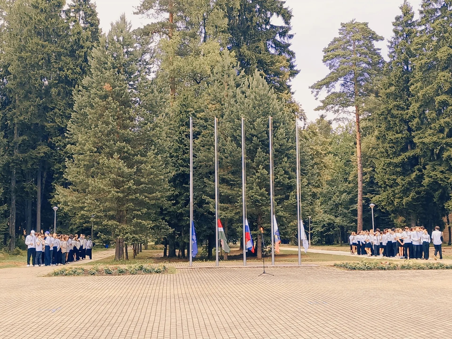 Кадры первой смены обновленного лагеря «Полёт» в Боровском округе