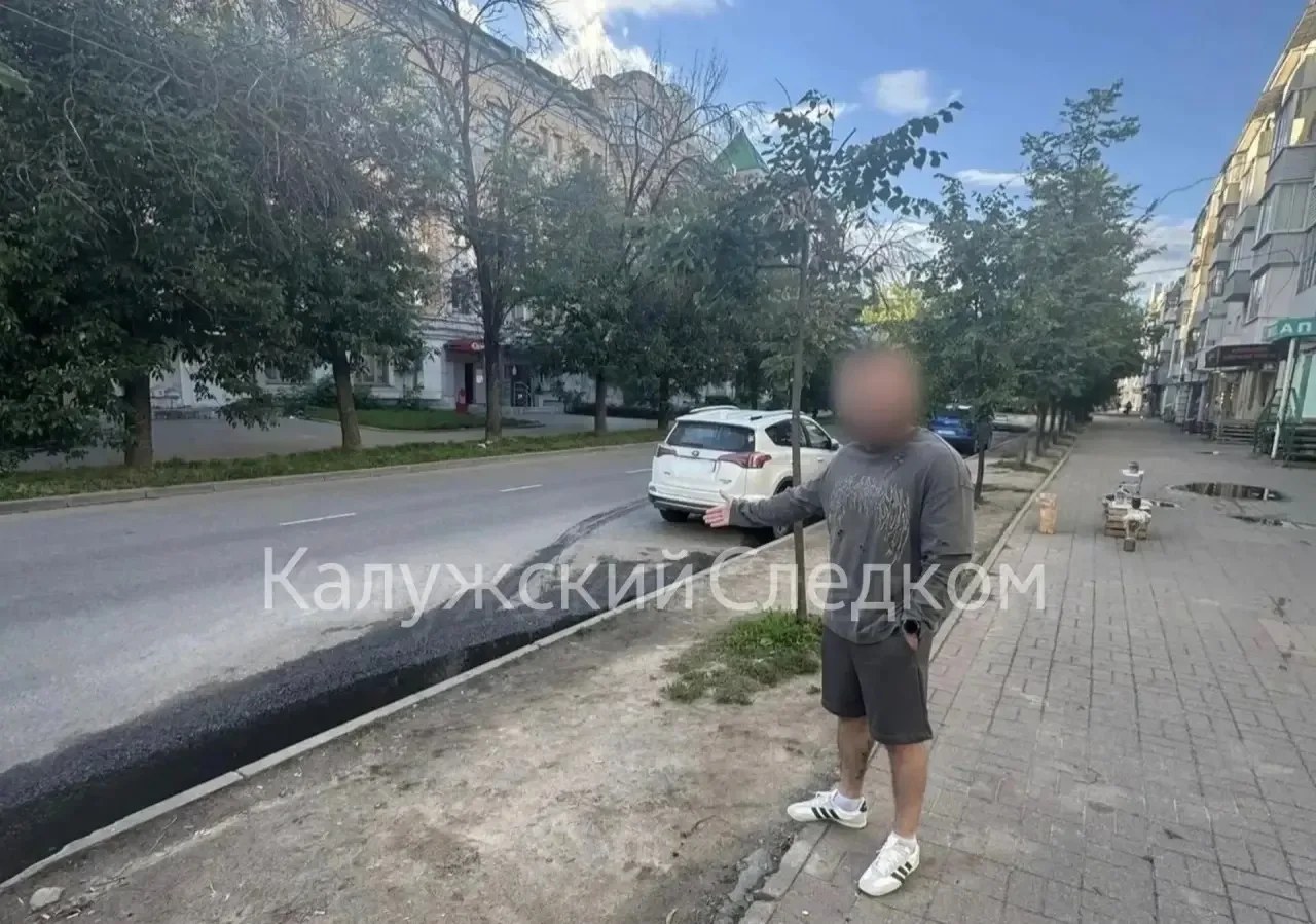 В Калуге мужчина расклеивал на улице интимные фото бывшей девушки В Калуге мужчина расклеивал на улице интимные фото бывшей девушки
