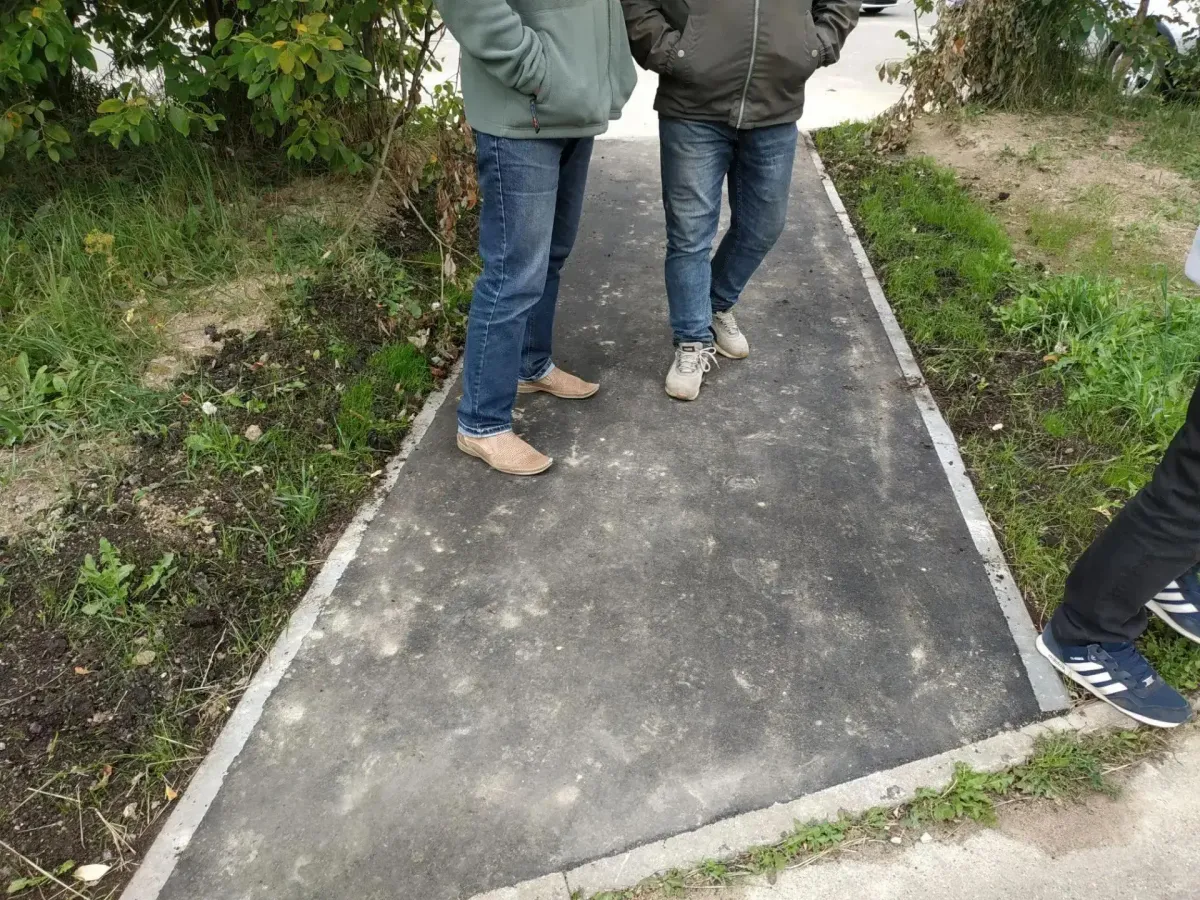 В Заовражье заасфальтировали народные тропы