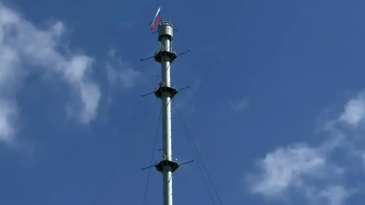 На обнинскую метеовышку подняли государственный флаг России