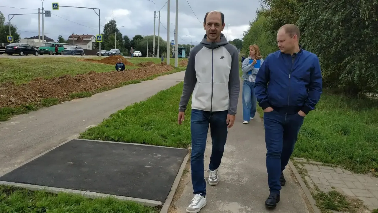 В Заовражье заасфальтировали народные тропы